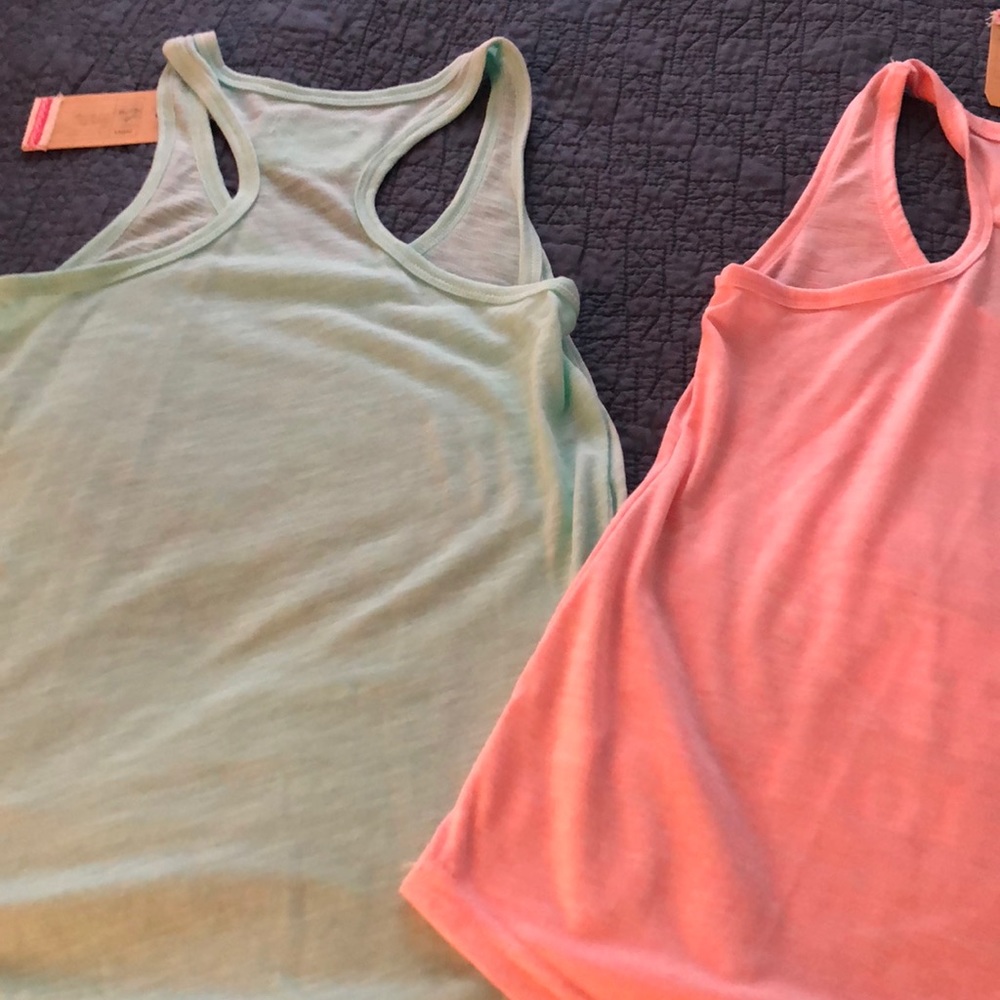 2 Tank tops - Picture 2 of 5